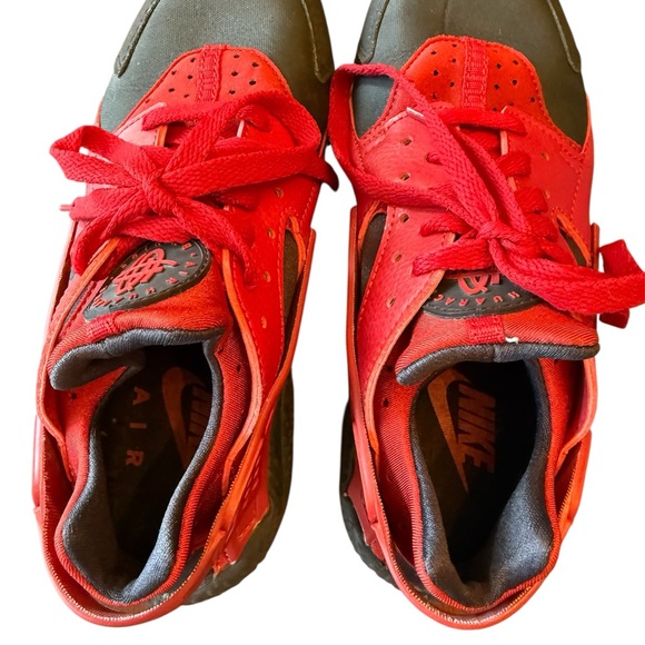 Nike Air Trainer Huarache
"Challenge Red" Mens size 7 or 7Youth - Picture 9 of 9